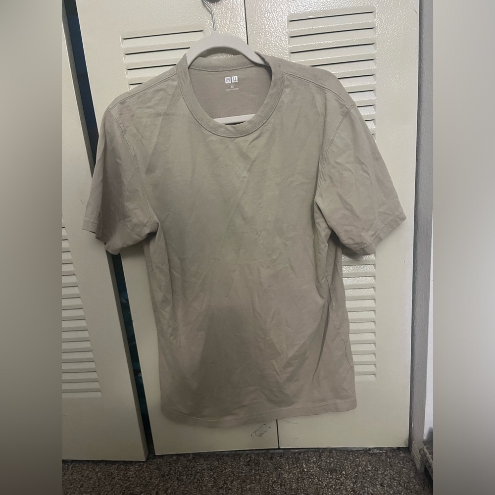 Uniqlo U t shirt in a cream/tan color